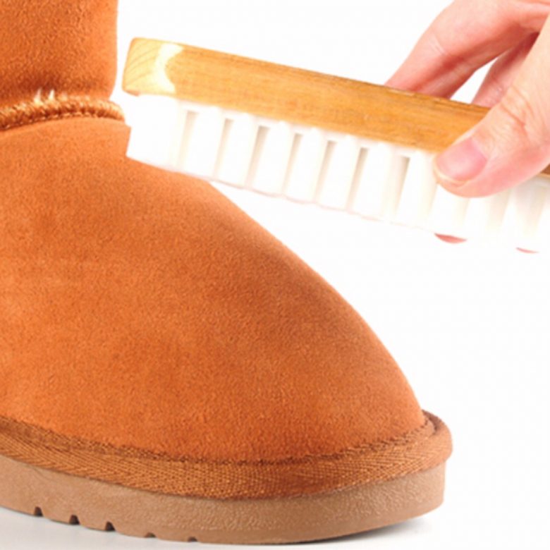 W jaki sposób czyścić zamszowe buty?
