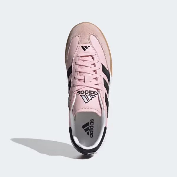 Czy różowe buty Adidas damskie są wygodne?