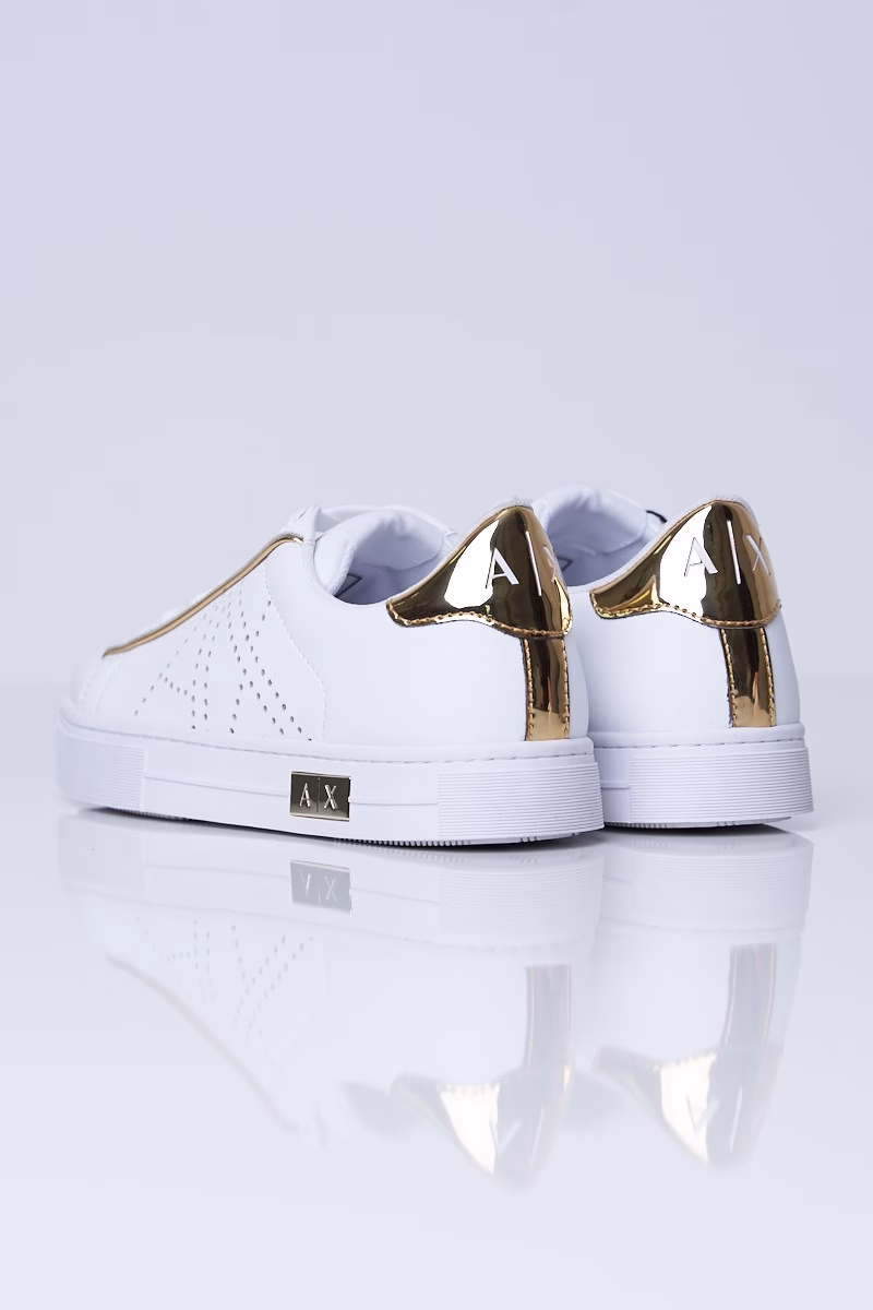 Gdzie produkowane są ubrania Armani?