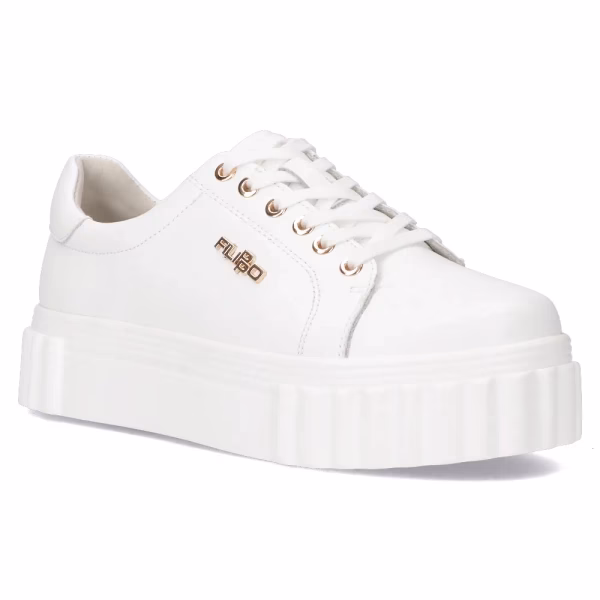 Czy białe buty na platformie są modne?