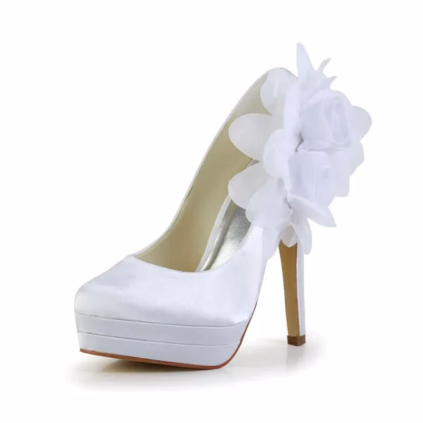 Jak wystylizować białe botki na obcasie?