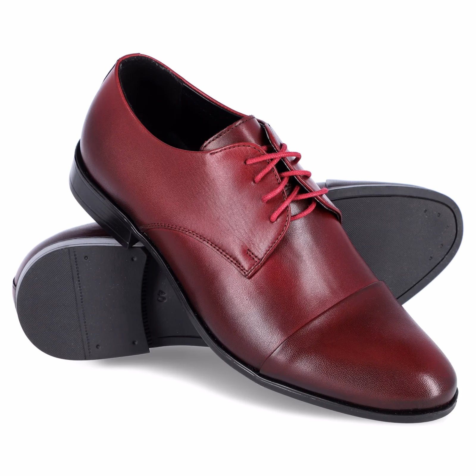 Jaki garnitur do bordowych butów?