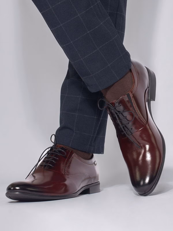 Jak czyścić bordowe buty?