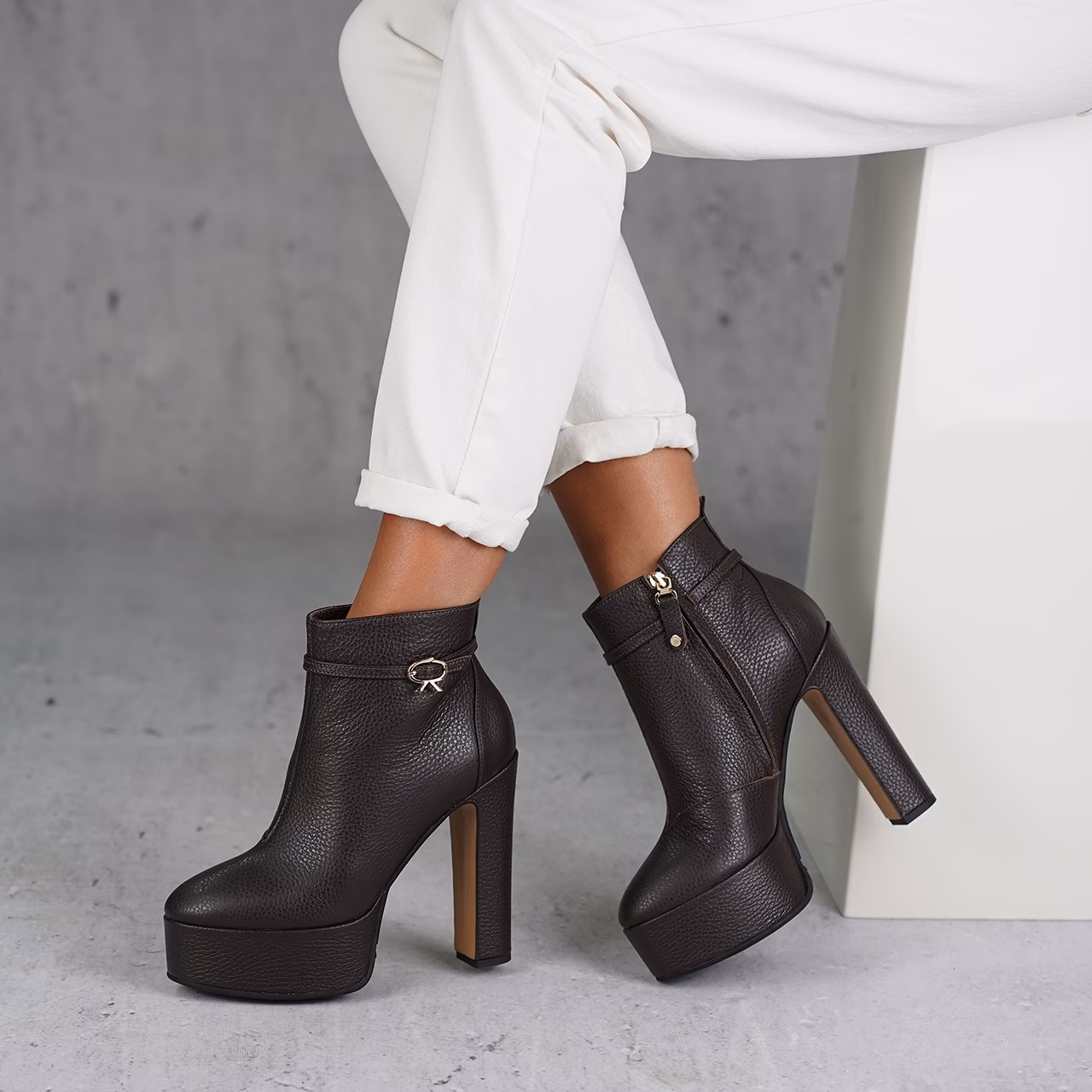 Jakie stylizacje pasują do butów na platformie?