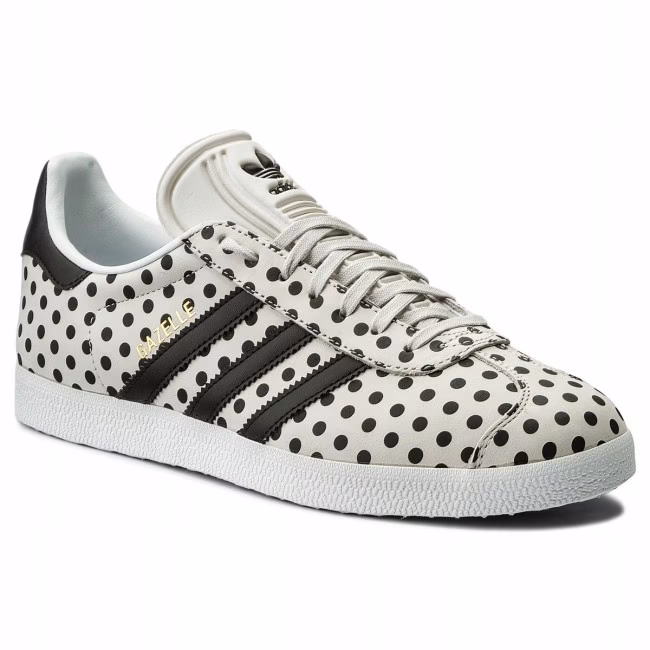 Czy buty Adidas w kropki są modne?