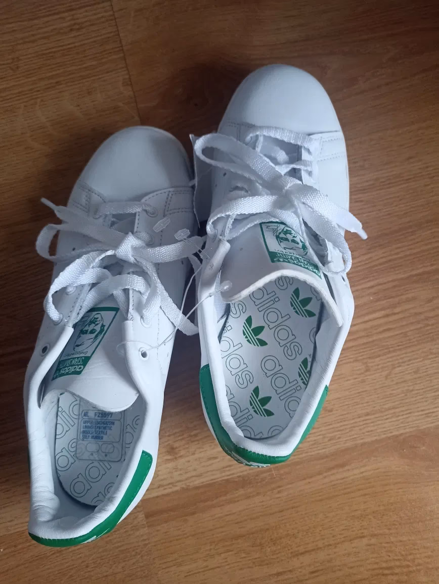 Jak dbać o buty Adidas zielono-białe?