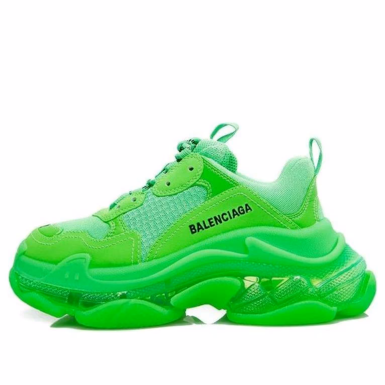 Z czym nosić buty Balenciaga Triple S?