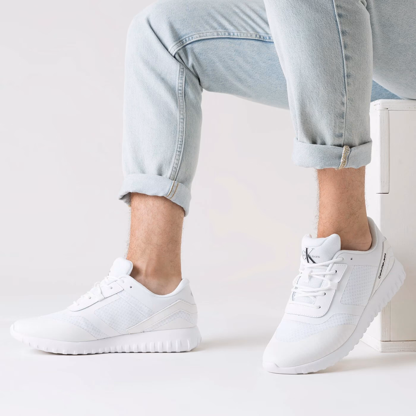 Z czego wykonane są białe buty Calvin Klein męskie?