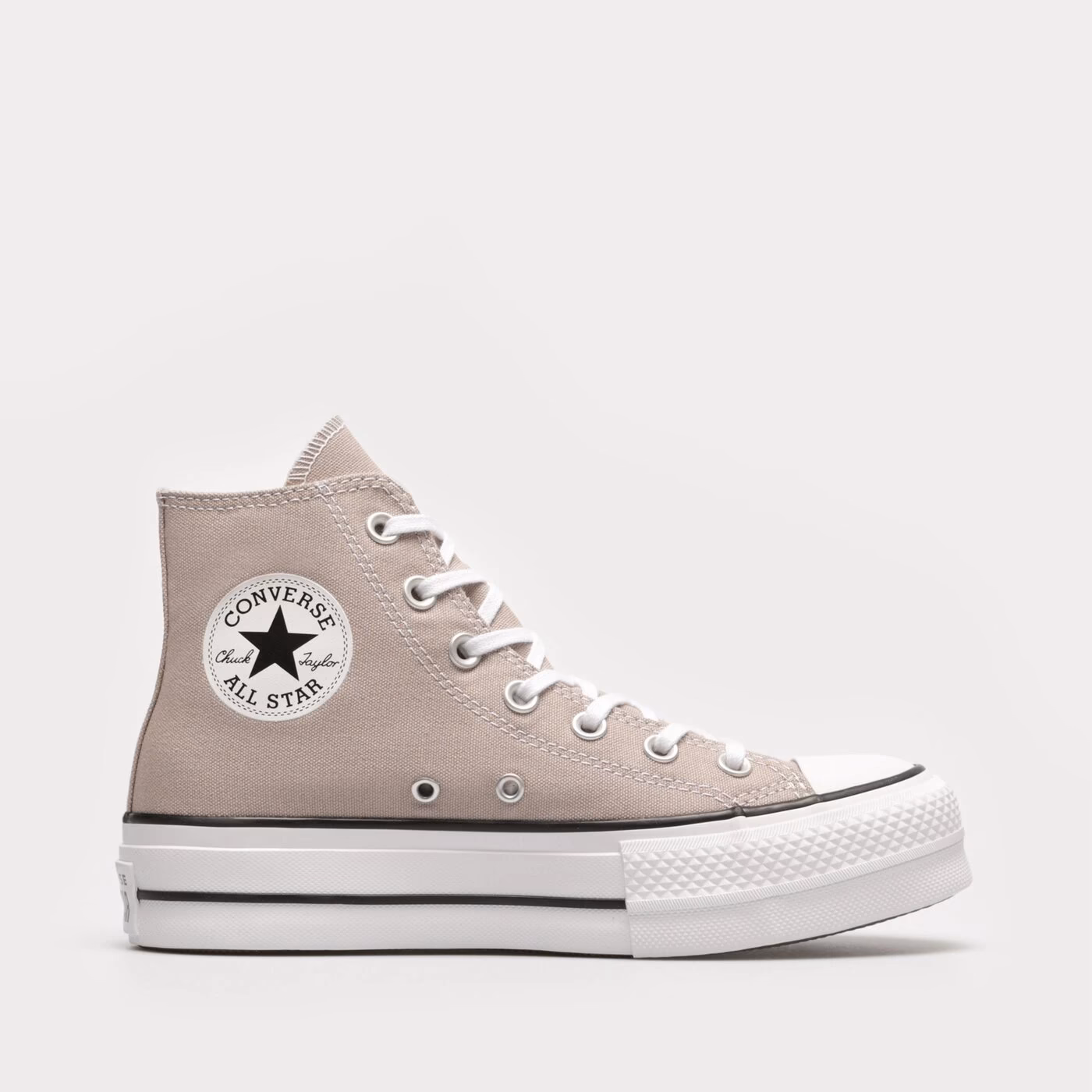 Jakie spodnie pasują do trampek Converse?