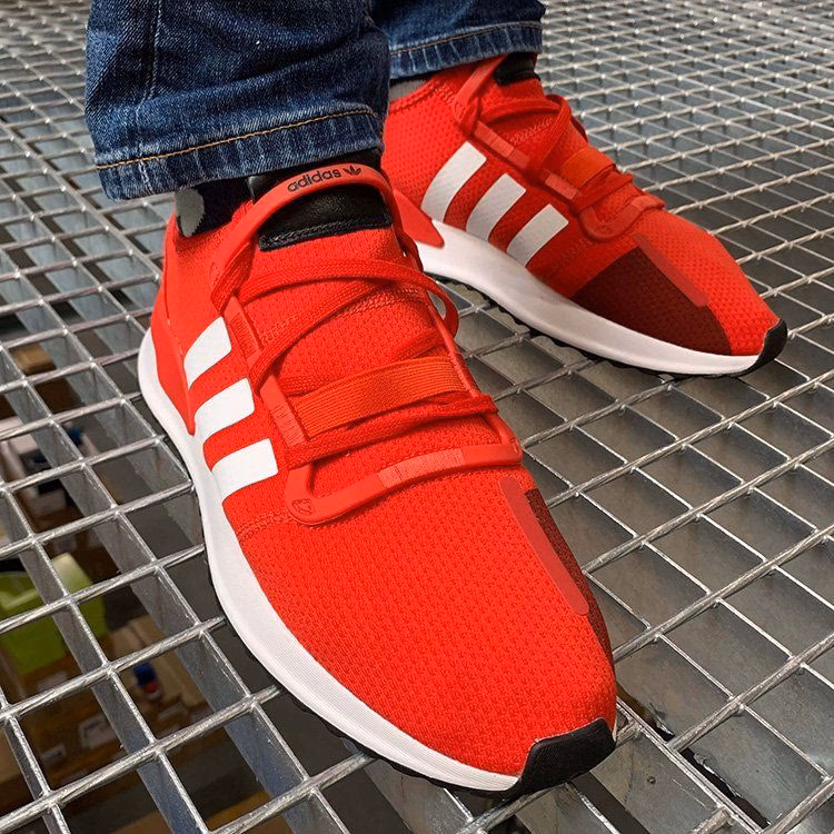 Jakie są najpopularniejsze modele czerwonych butów Adidas męskich?