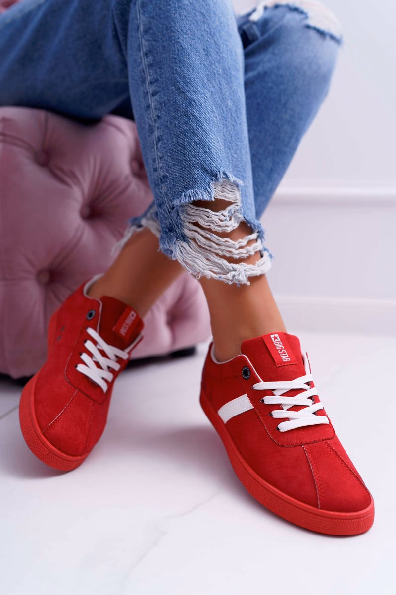 Do czego pasują czerwone buty sportowe?
