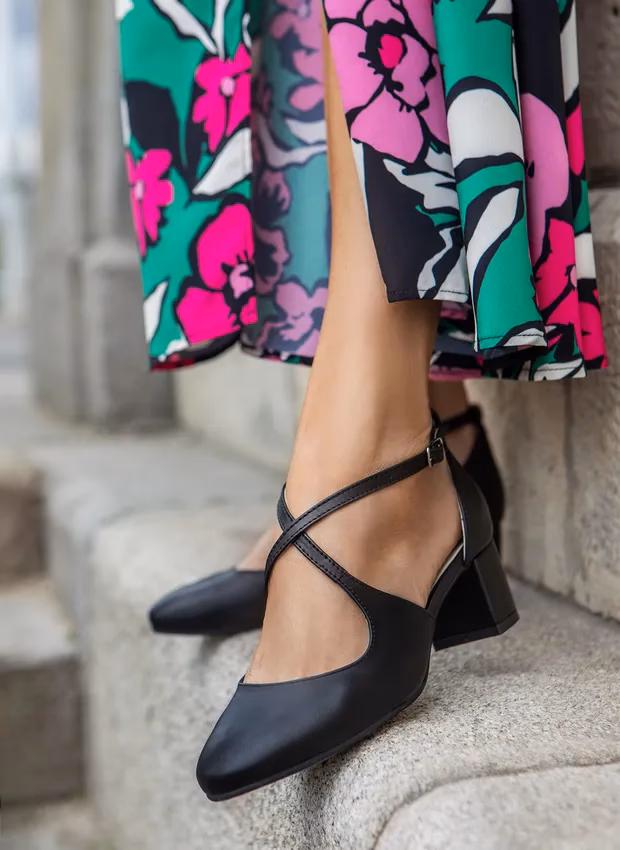 Jak dobrać buty do sukienki czółenka?