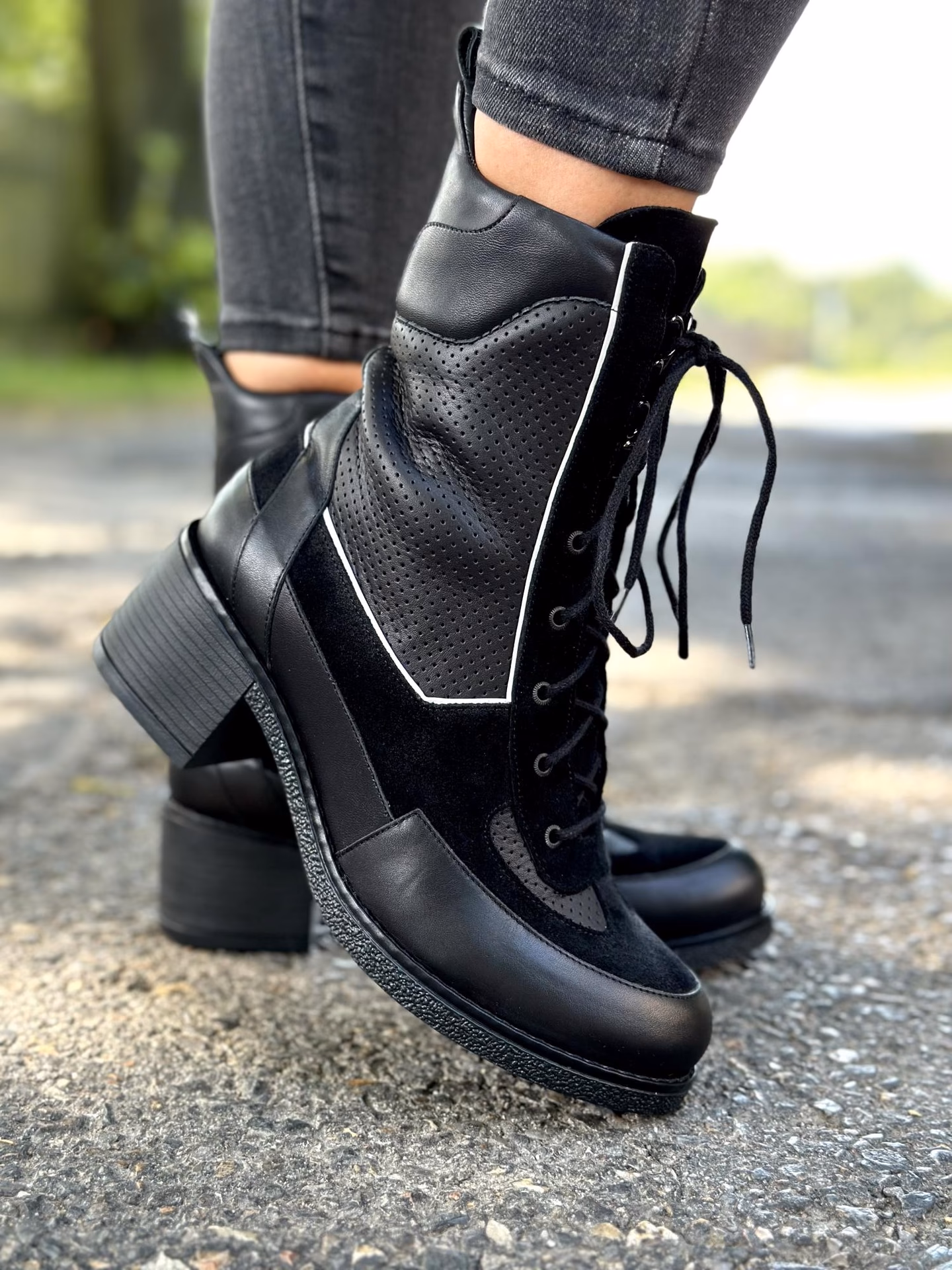 Do czego pasują czarne botki?