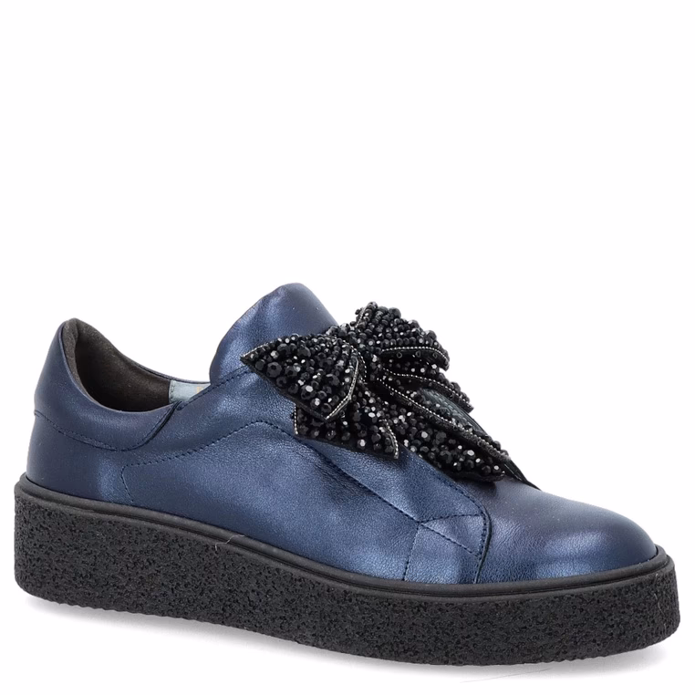Do czego pasują granatowe buty?