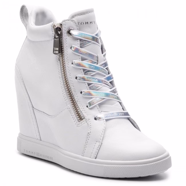 Jak dobrać buty na koturnie?