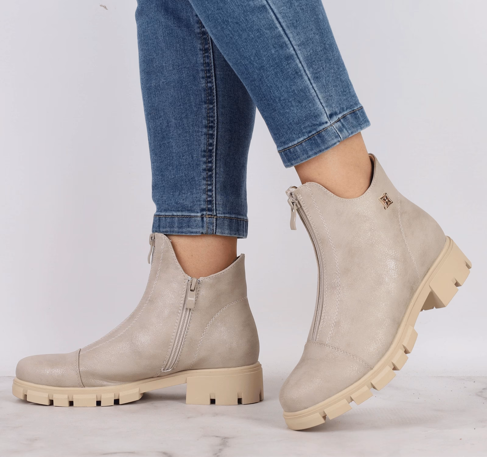 Jakie buty do sukienki na wiosnę?