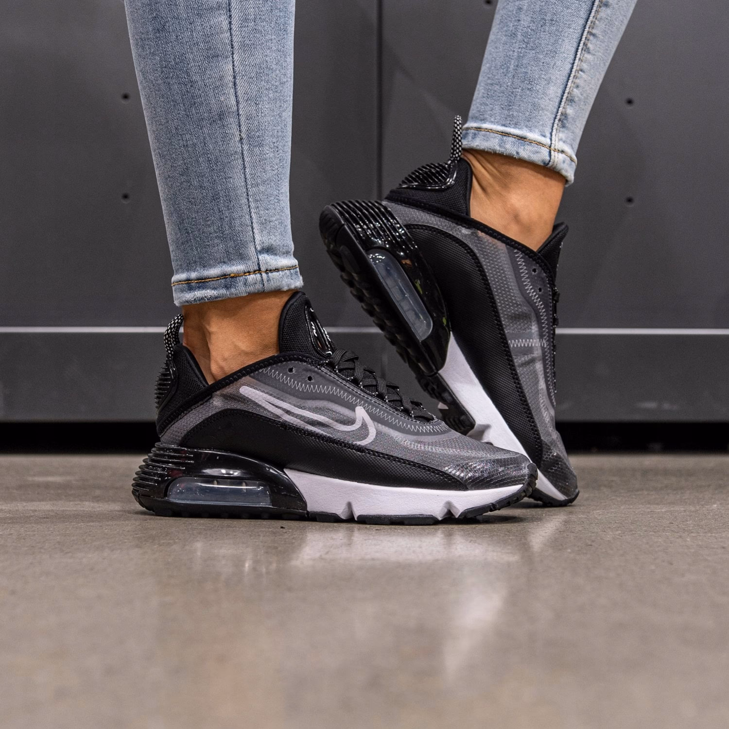 Jakie buty na lato do sukienki?