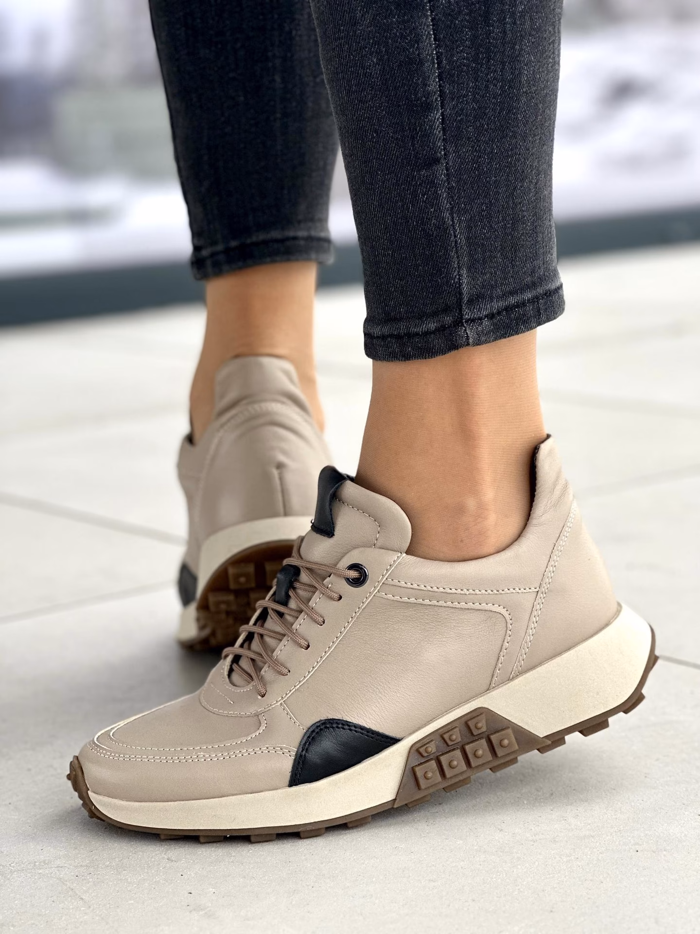 Czy skóra naturalna się rozciąga?