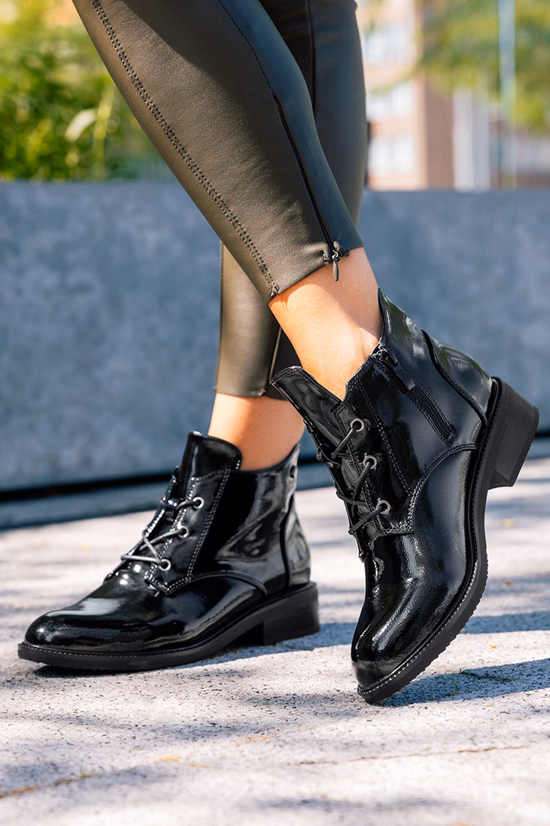 Jakie spodnie do botków sznurowanych?