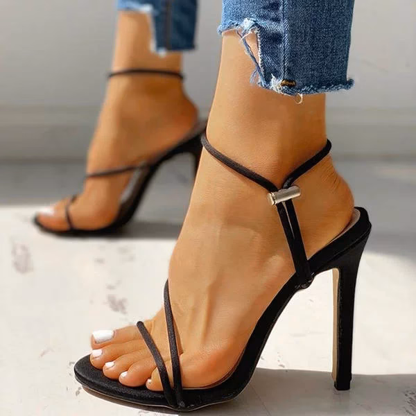 Jak chodzić w wysokich obcasach żeby nie bolały nogi?