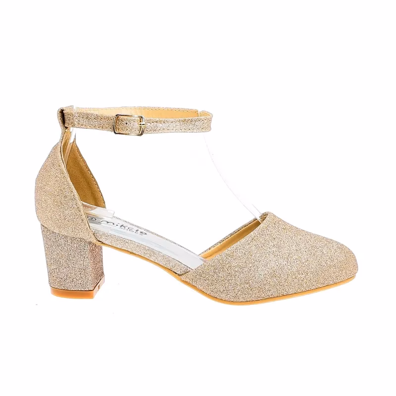 Jakie rajstopy do sukienki na wesele dla dziewczynki?