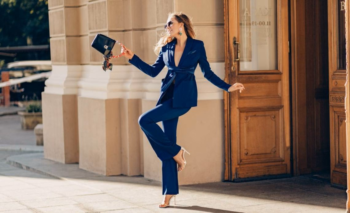 Jakie buty do białego garnituru damskiego?