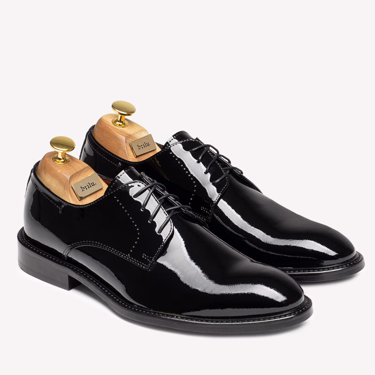 Jakie buty do granatowego garnituru na wesele?