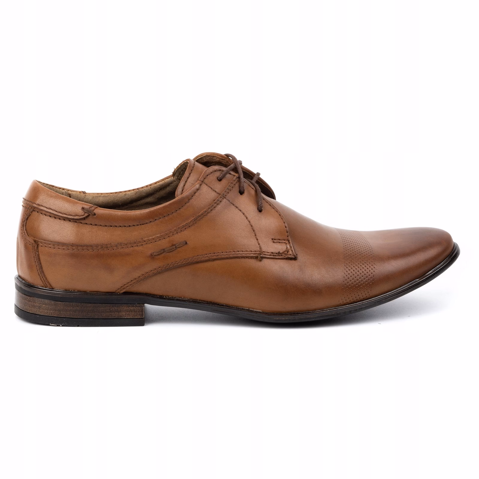 Jak nosić brązowe buty do garnituru?