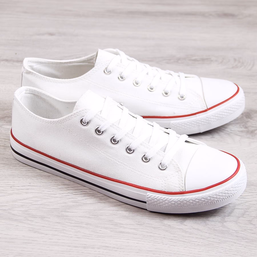 Czy do sukienki pasują sneakersy?