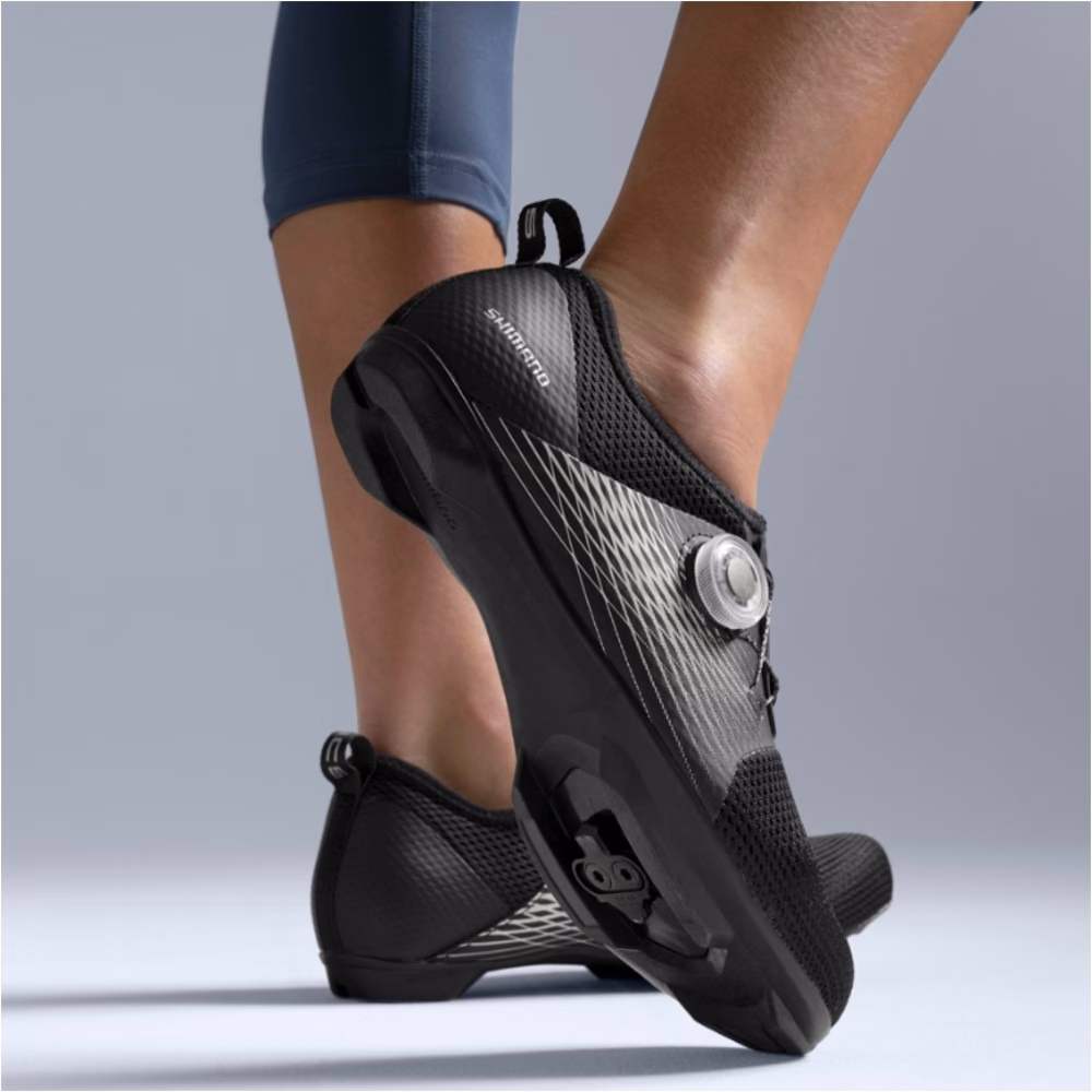 Czym się różnią buty do spinningu od zwykłych butów sportowych?