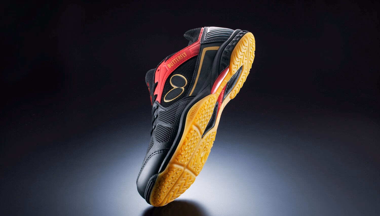 Czym się różnią buty do tenisa stołowego od zwykłych butów sportowych?