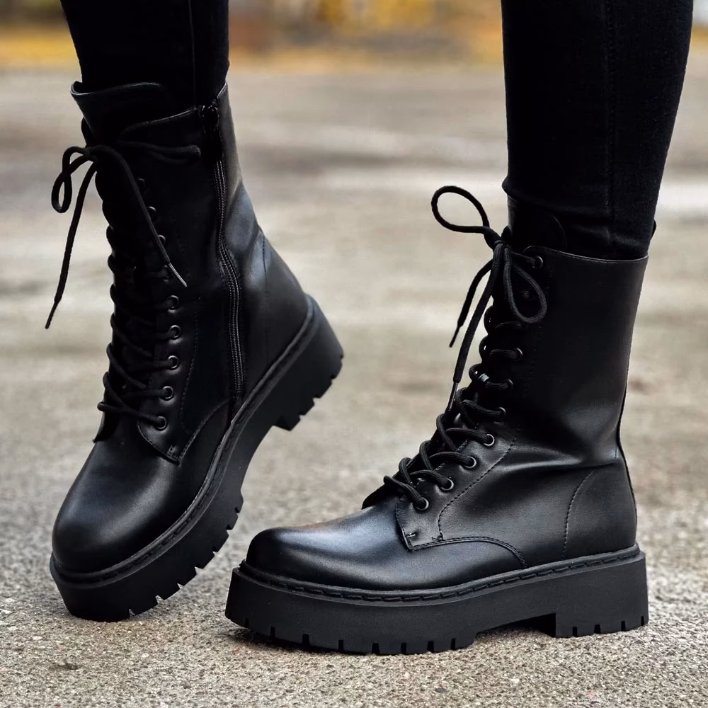 Jak nosić glany zimą?