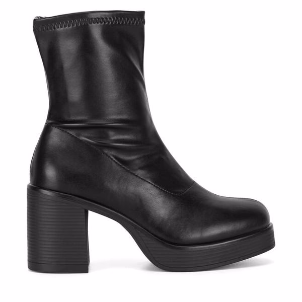 Jak dbać o buty na słupku?