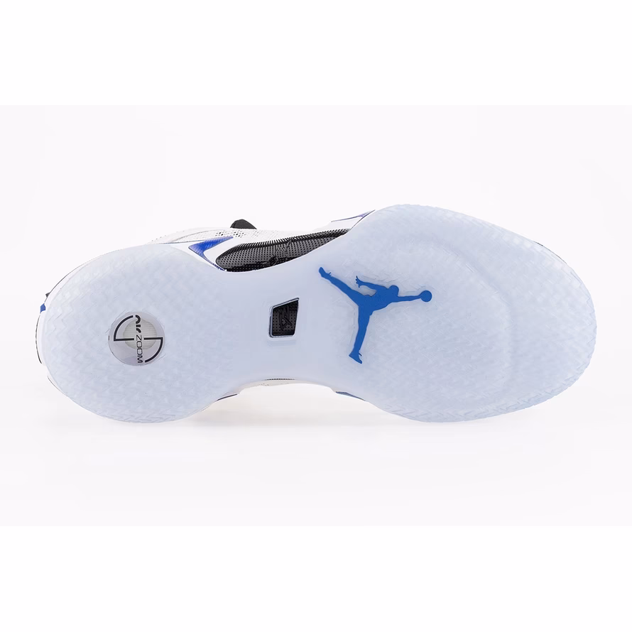 Jakie są najpopularniejsze modele butów Jordan w kolorze białym i niebieskim?