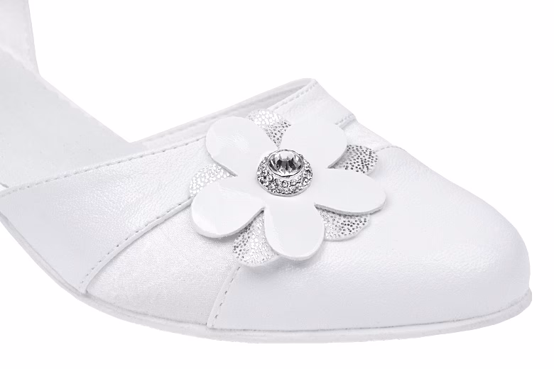 Ile kosztują buty komunijne dla dziewczynki w Poznaniu?