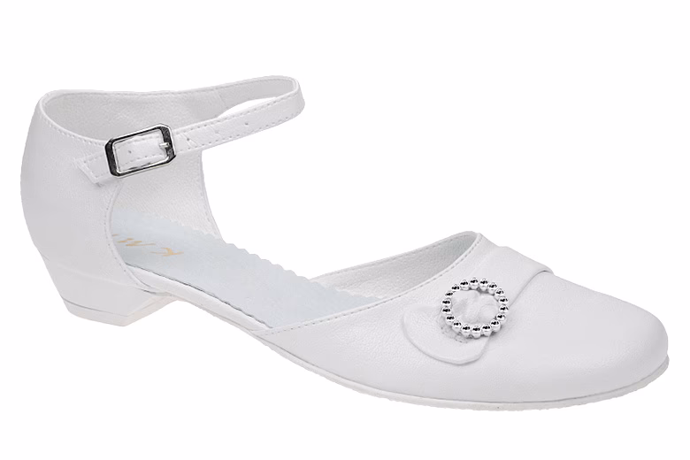 Jakie buty komunijne dla dziewczynki są teraz modne?