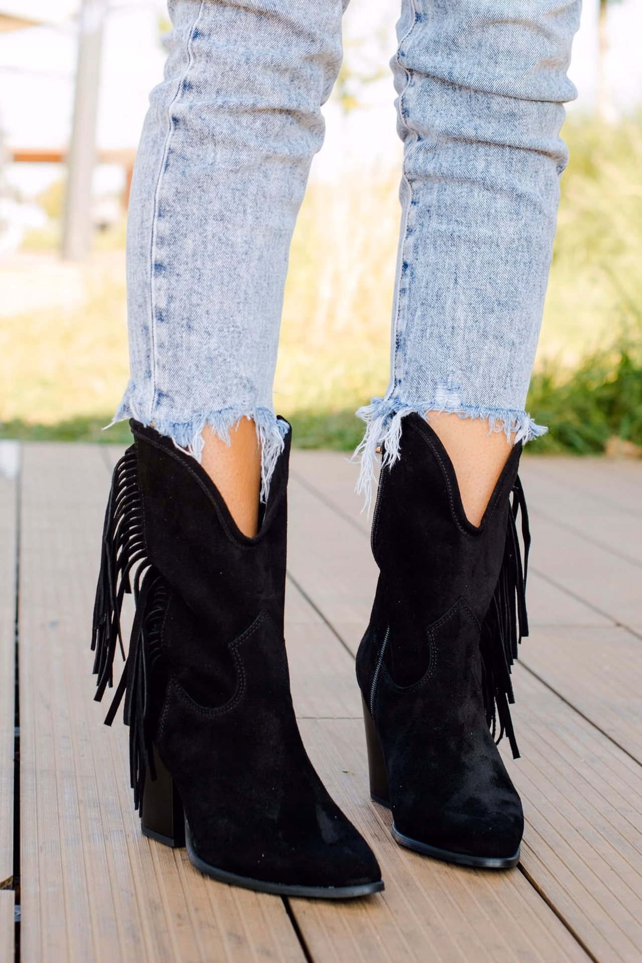 Jak nosić kowbojki z frędzlami?