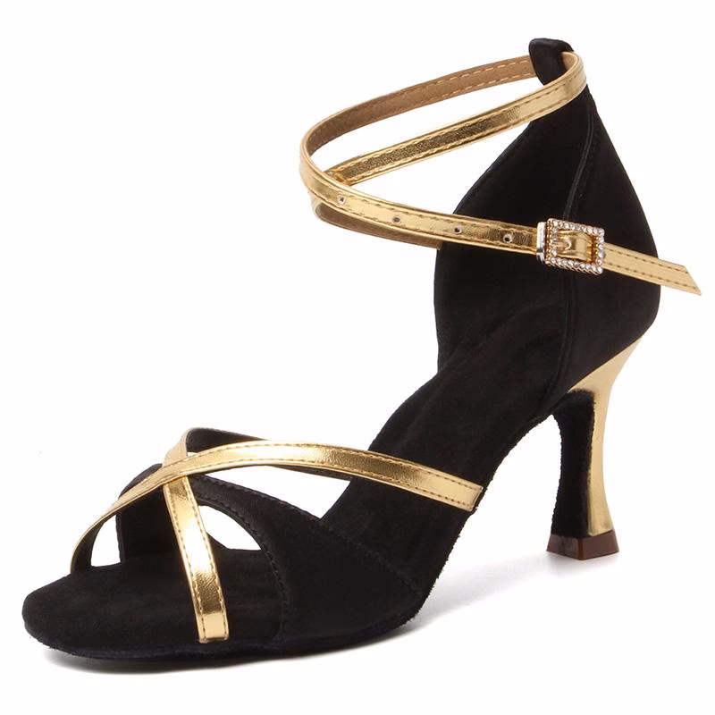 Jak nosić buty na obcasie w zimie?