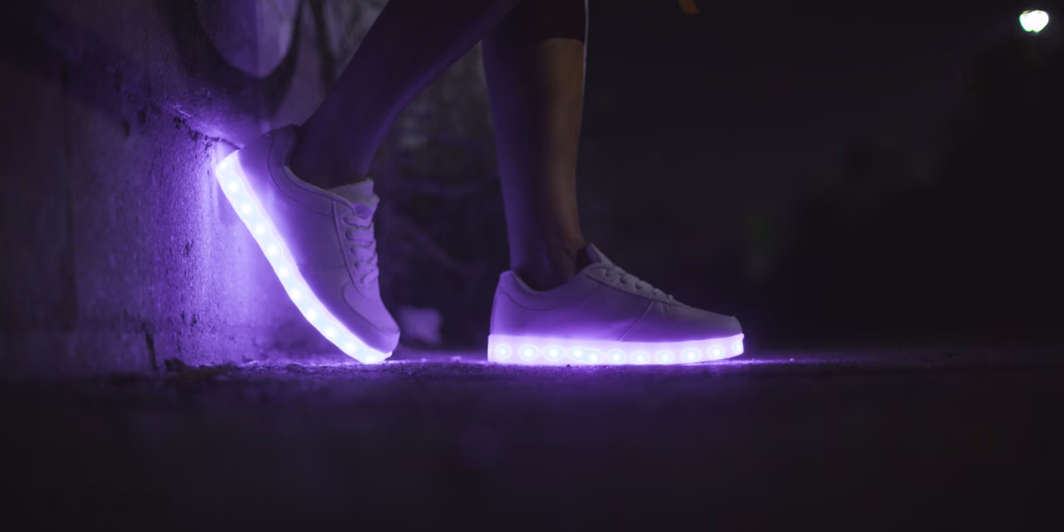 Buty LED – hit czy kit? Jak wybrać świecące buty dla dziecka?