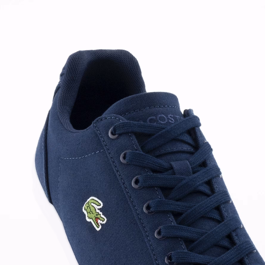 Jakie buty do granatowych spodni męskich?