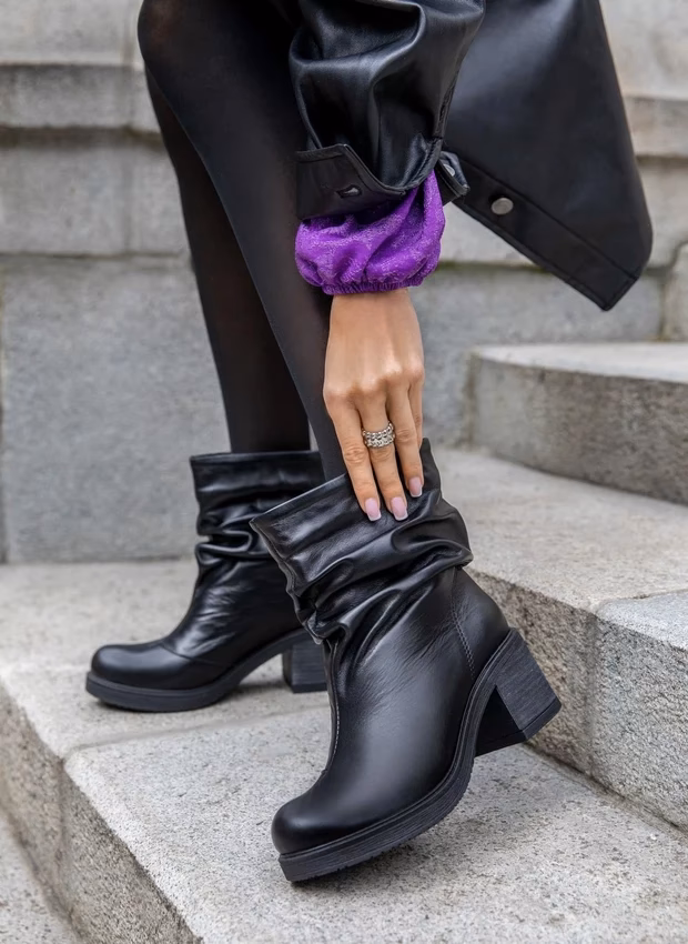 Czy botki pasują do letniej sukienki?