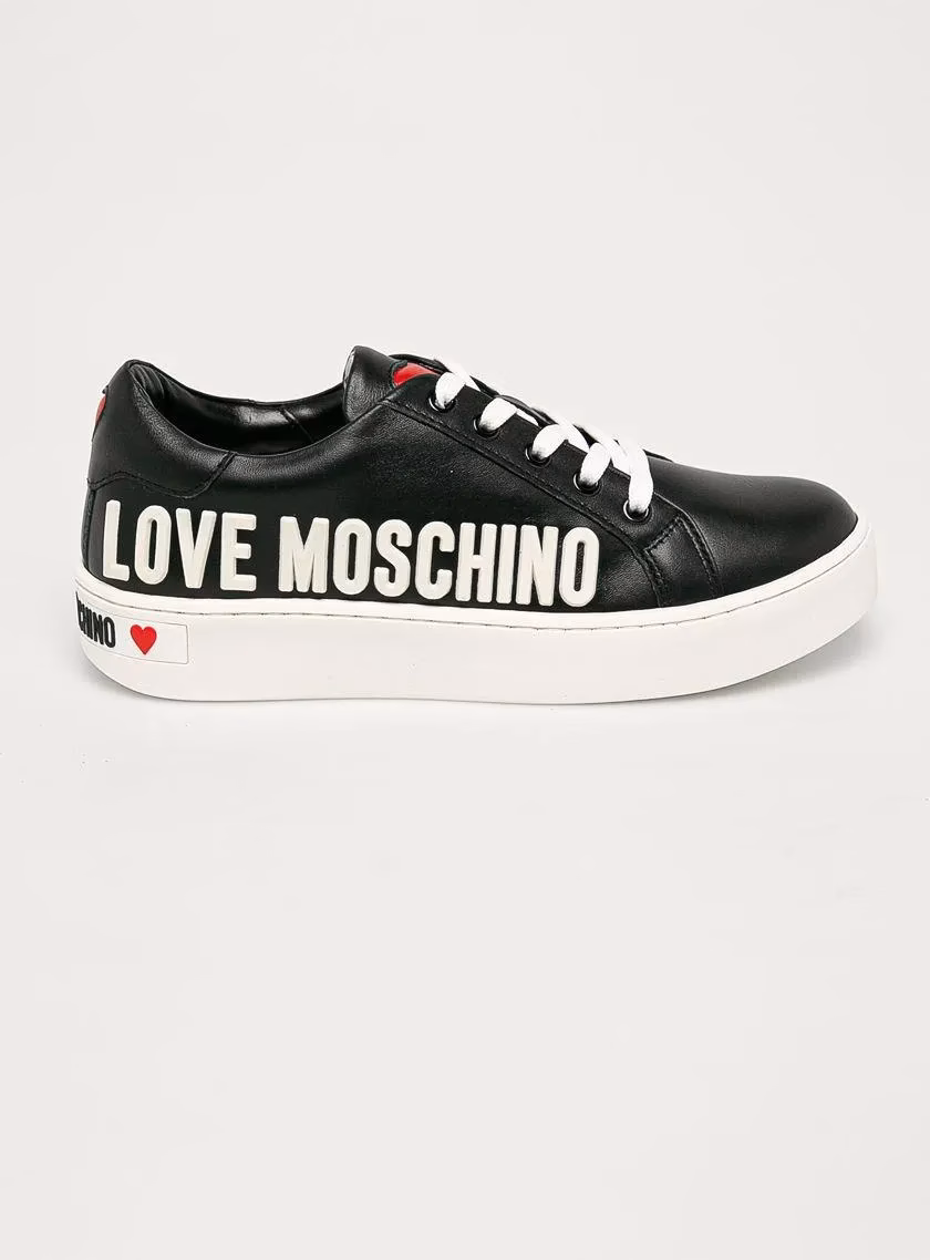 Love Moschino – co to za marka?