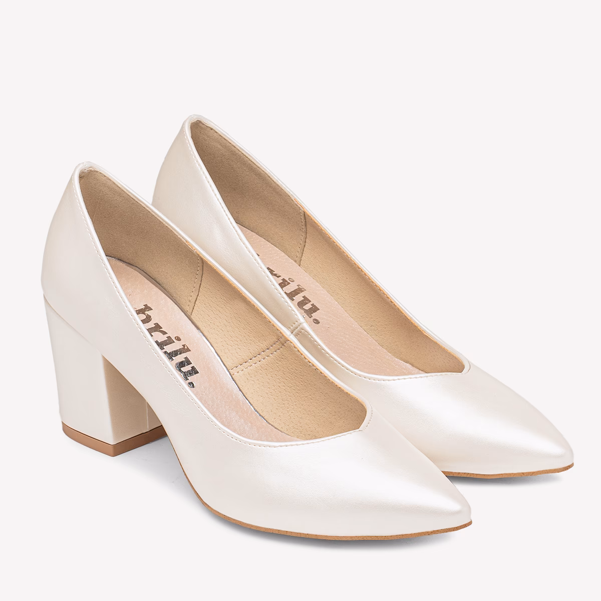 Czy buty dziecięce mogą pasować na dorosłą osobę z małą stopą?