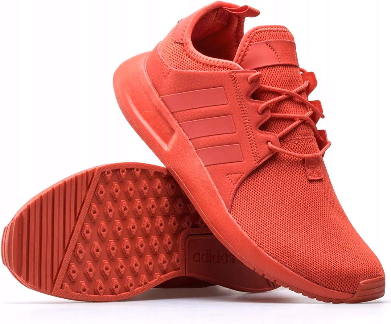 Do czego nosić czerwone sneakersy?