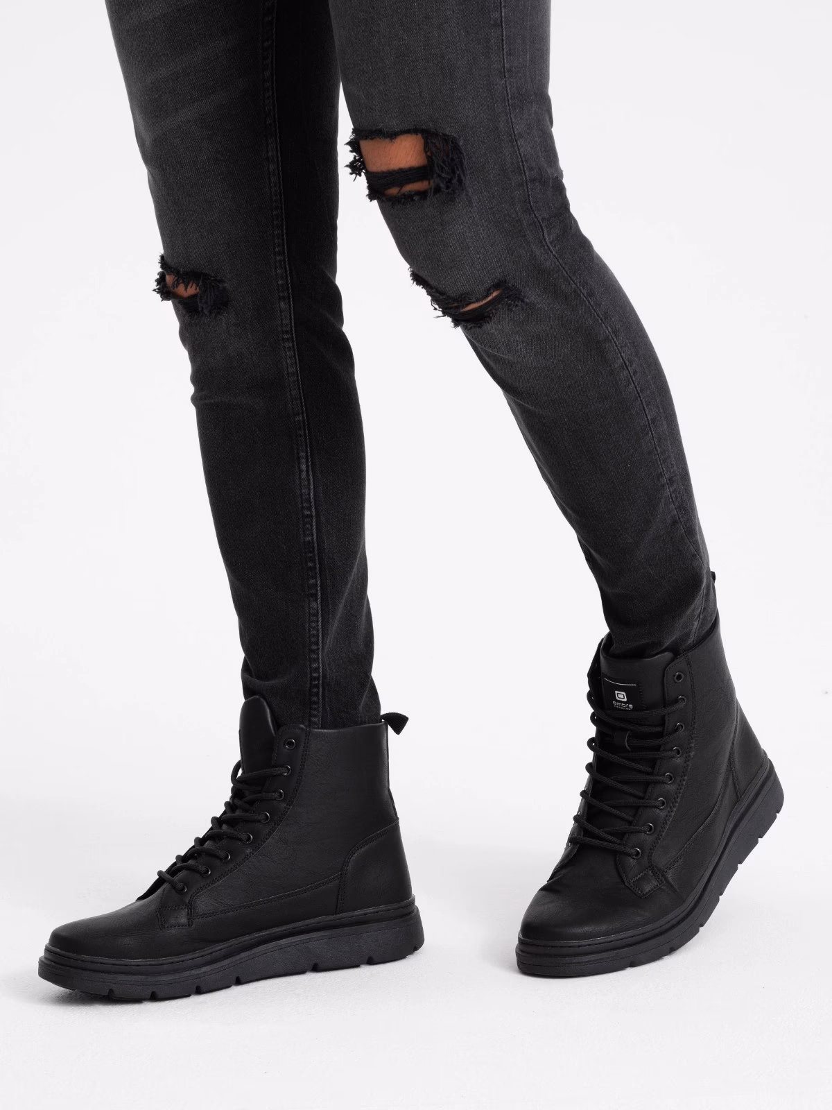 Jakie buty do czarnej kurtki?