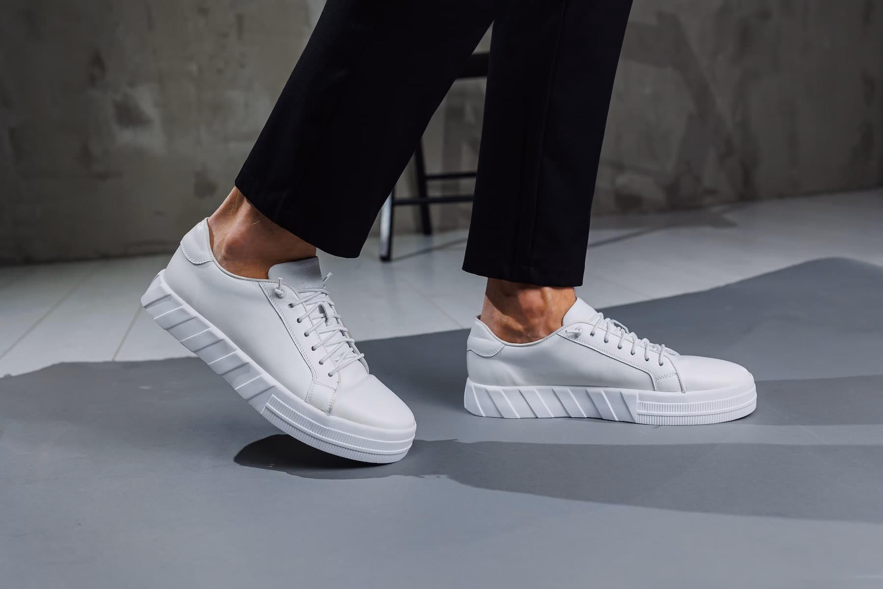 Jakie buty pasują do eleganckich spodni damskich?