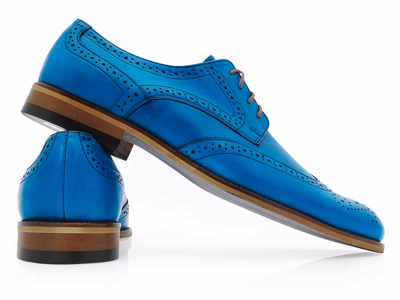 Jakie buty do jasnego garnituru?