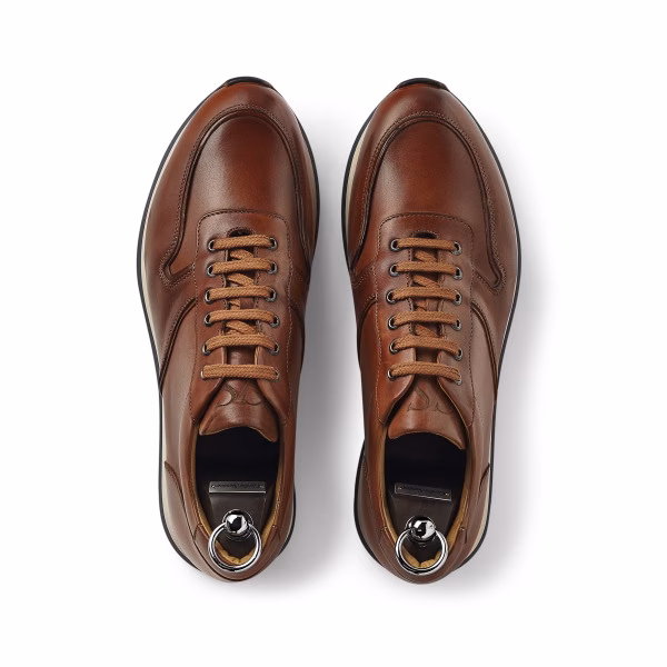 Jakie buty do eleganckiej sukienki na sportowo?