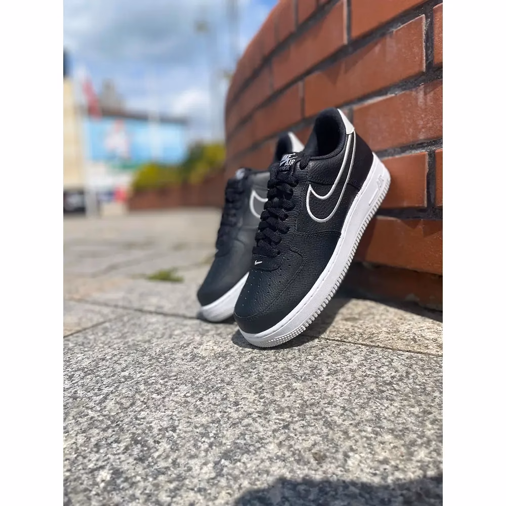 Z jakiego materiału wykonane są buty Nike Air Force?