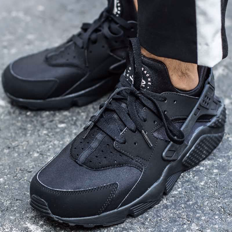 Czy buty Nike Huarache są odpowiednie na zimę?